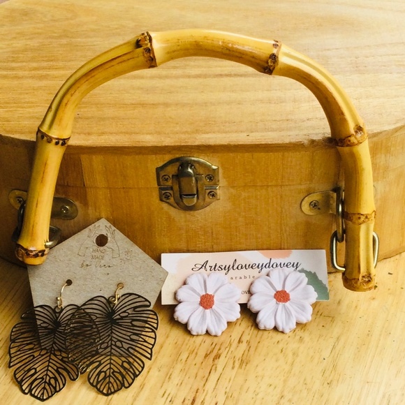 Lot of Two Handcrafted Spring Floral Earrings - Picture 2 of 5